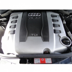 Kryt mtoru AUDI A8 4.2 TDI 2005-2010