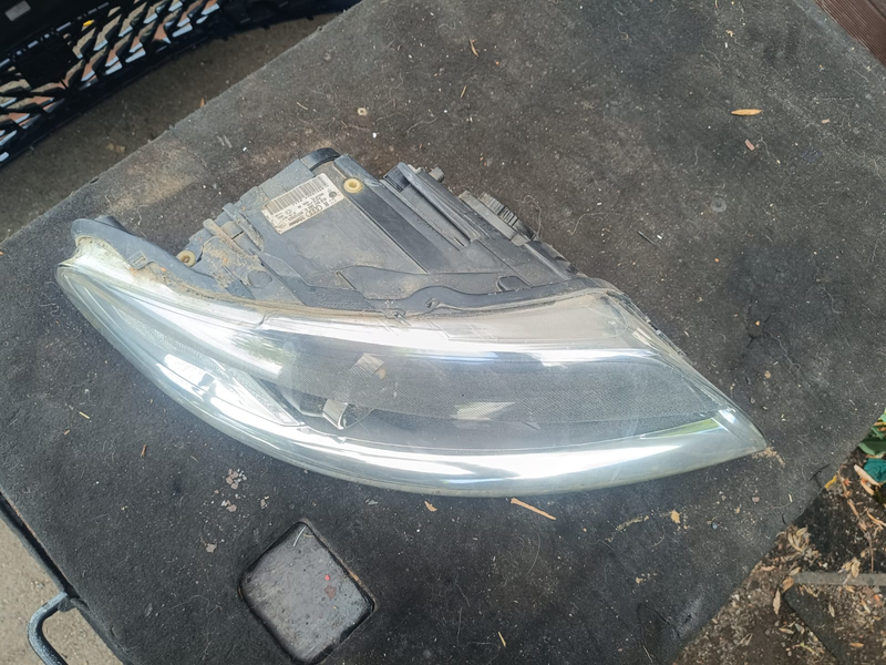 Přední světlo pravé AUDI Q7 (2007 -09) - 4L0941004D