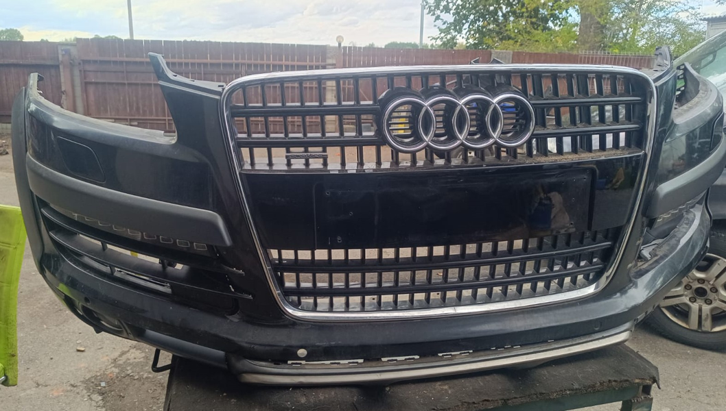 Přední nárazník AUDI Q7    4L0807105C