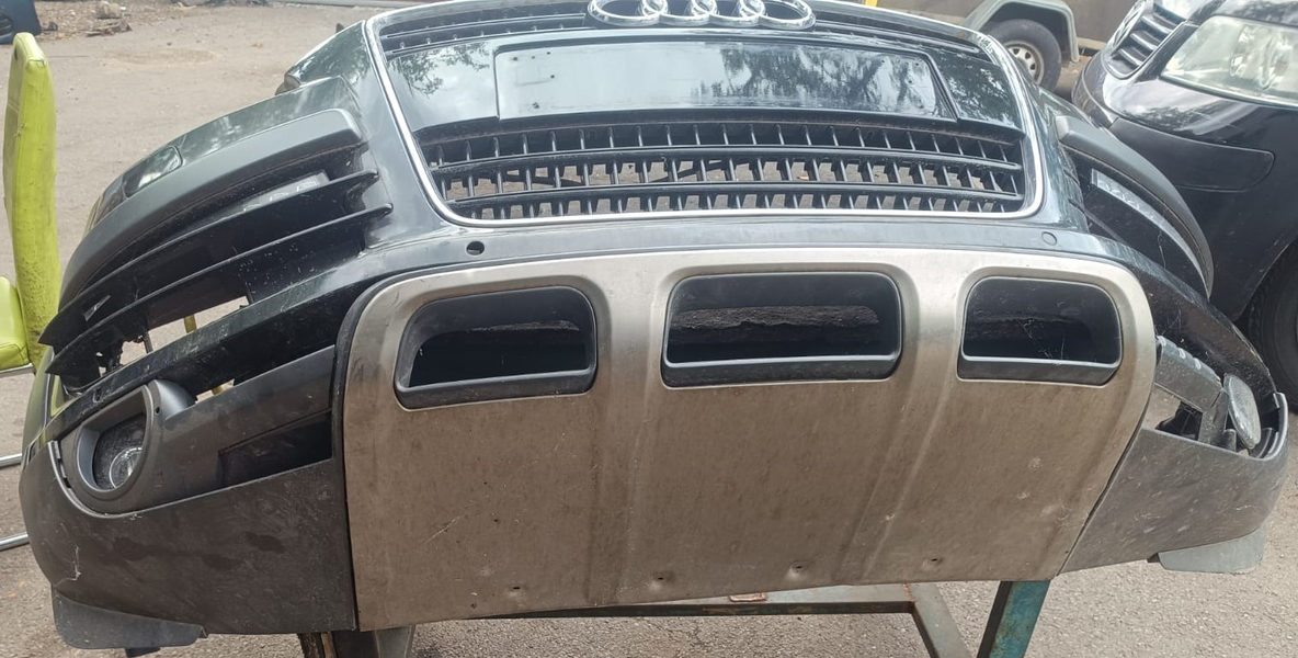 Přední nárazník AUDI Q7    4L0807105C