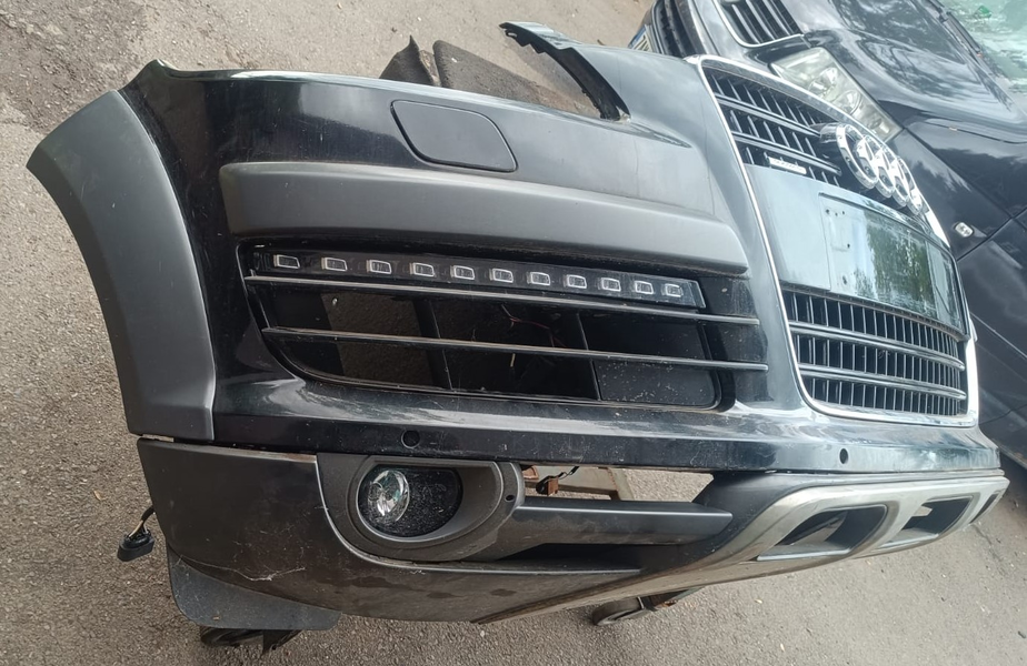 Přední nárazník AUDI Q7    4L0807105C